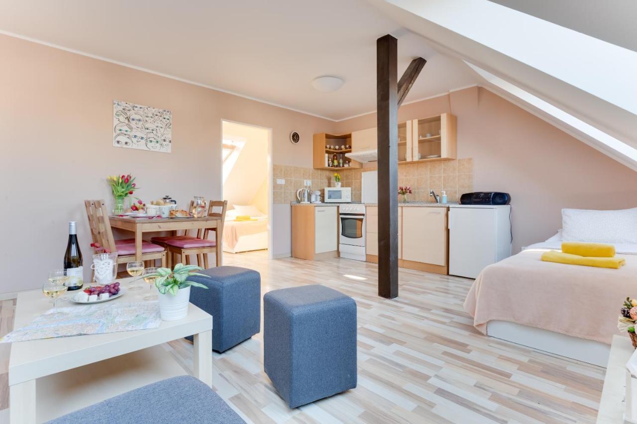 Jane'S Charming Apartment Прага Экстерьер фото