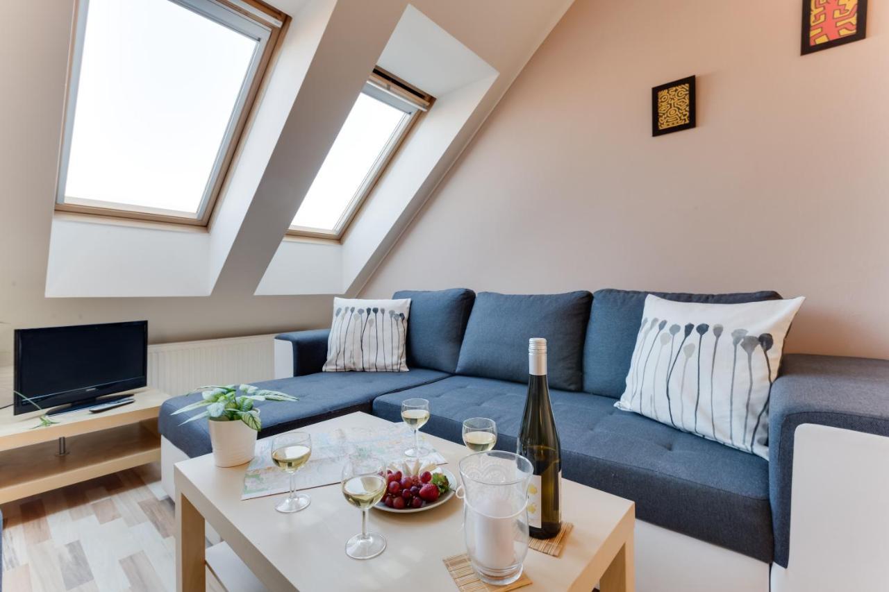 Jane'S Charming Apartment Прага Экстерьер фото