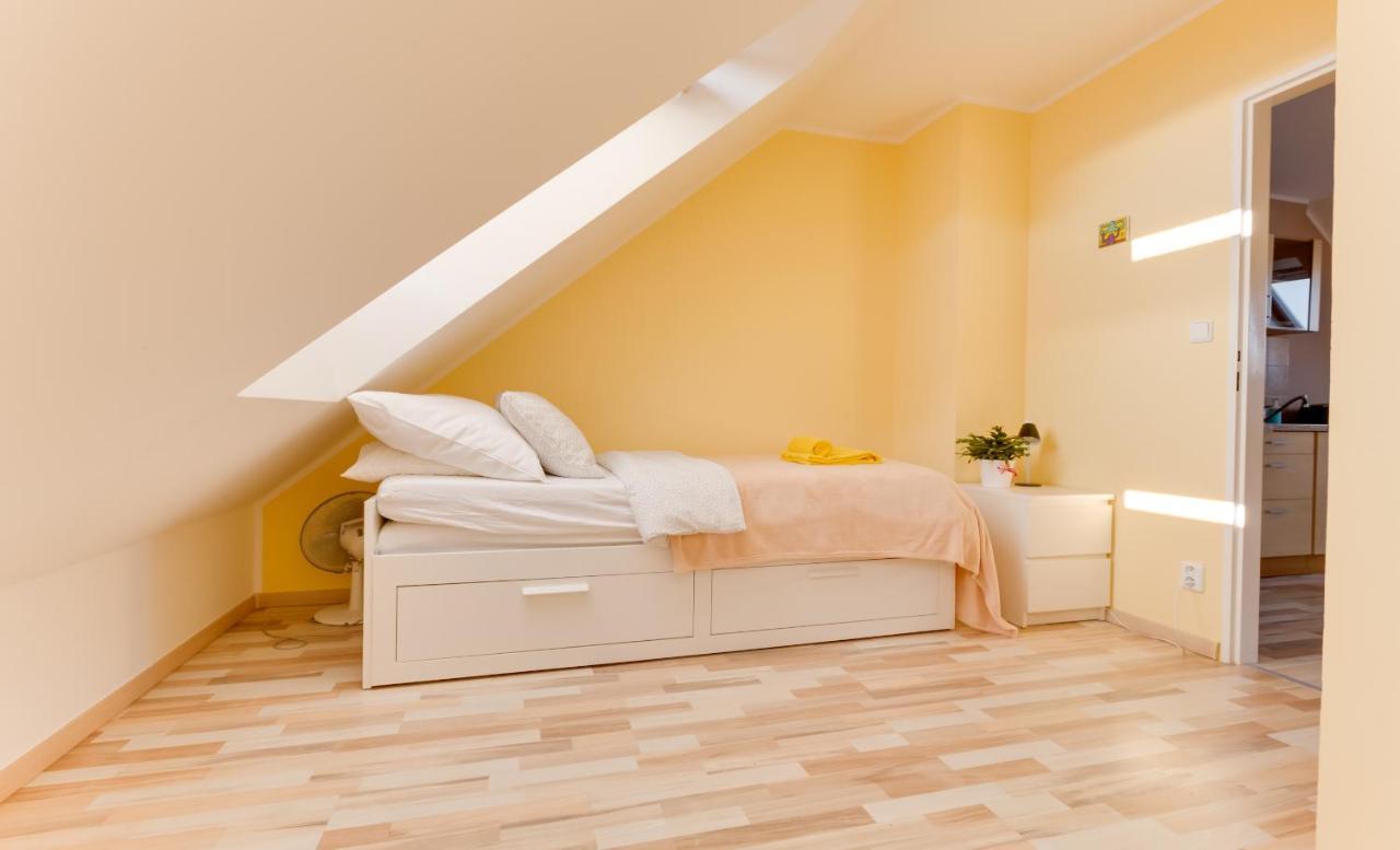 Jane'S Charming Apartment Прага Экстерьер фото