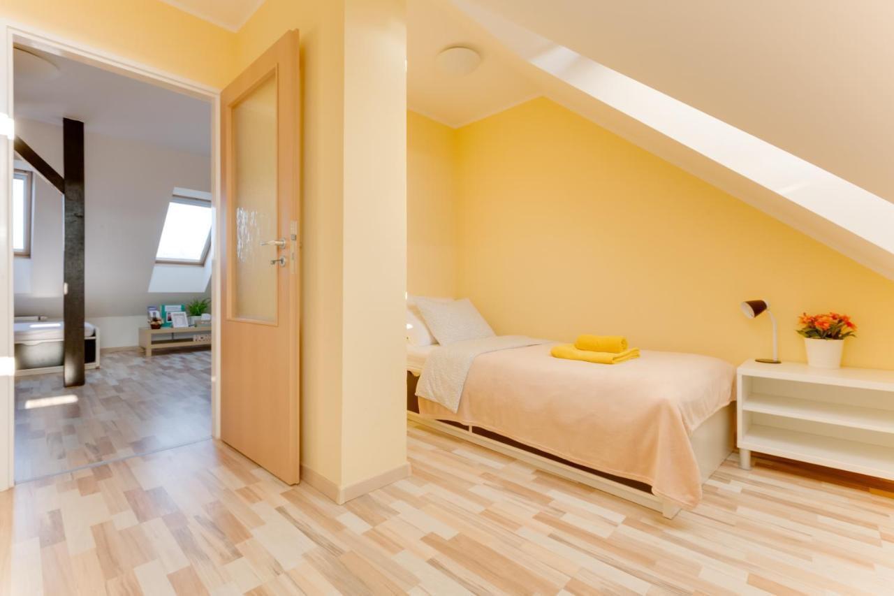 Jane'S Charming Apartment Прага Экстерьер фото