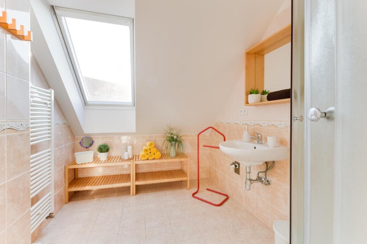Jane'S Charming Apartment Прага Экстерьер фото